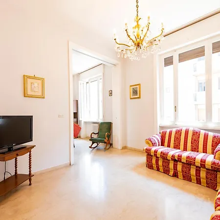 Guesthost - In The Centre Near The Station!