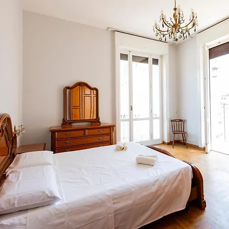 Guesthost - In The Centre Near The Station!