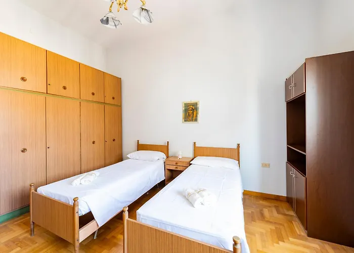 Guesthost - In The Centre Near The Station! Διαμέρισμα *