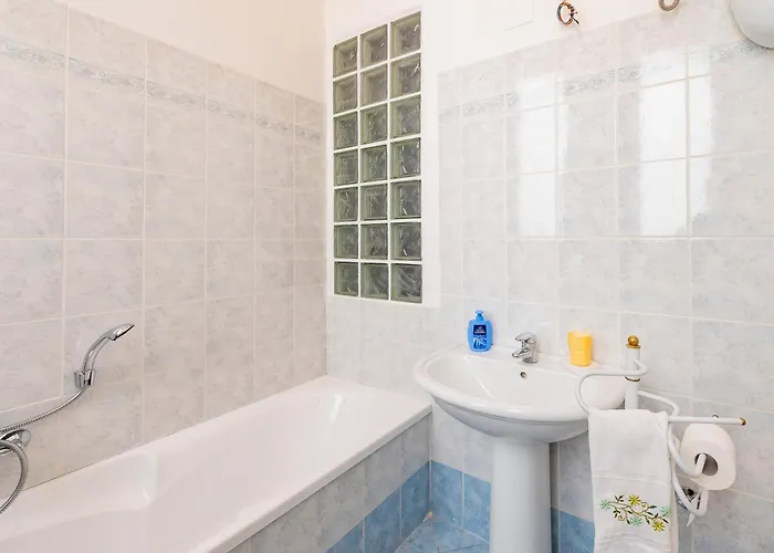 Guesthost - In The Centre Near The Station! Διαμέρισμα