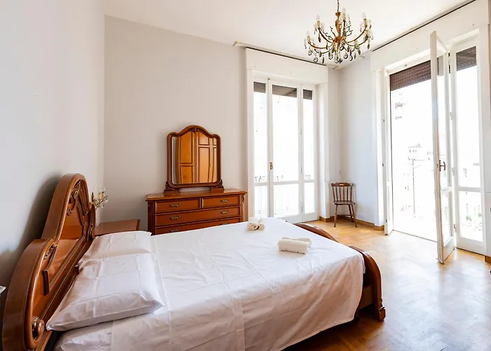 Guesthost - In The Centre Near The Station!